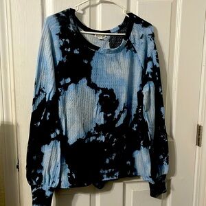 Women’s Tie Dyed Looking Waffle Long Sleeve Tee. Navy/Baby Blue